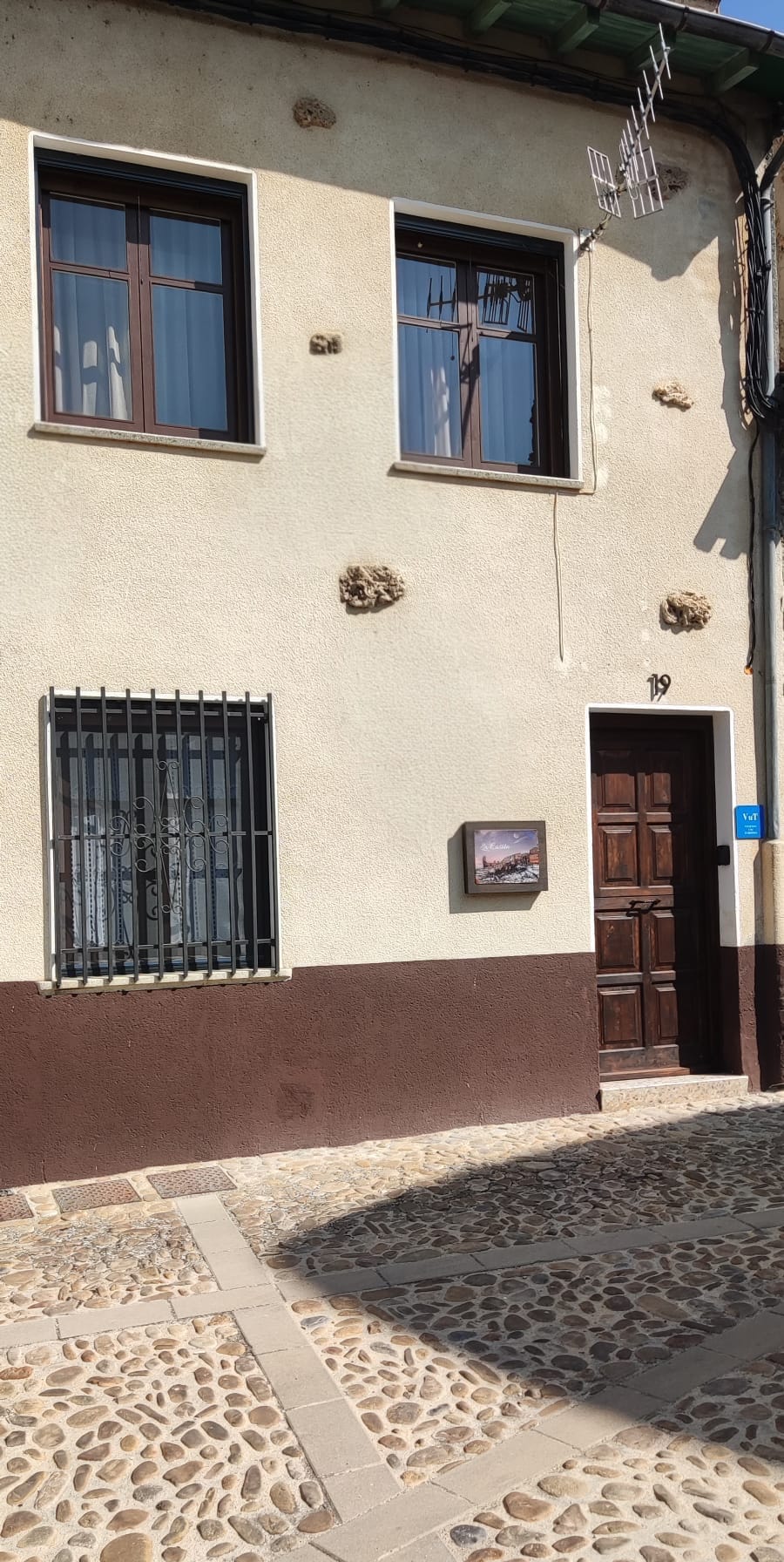 Casa rural La Casita en Frías, Burgos - fachada principal