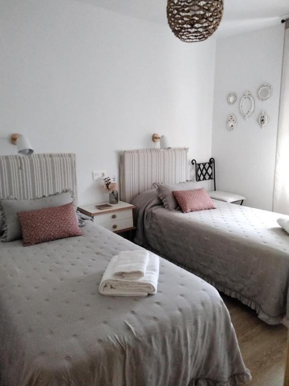 Habitación con dos camas individuales - alojamiento rural Las Merindades