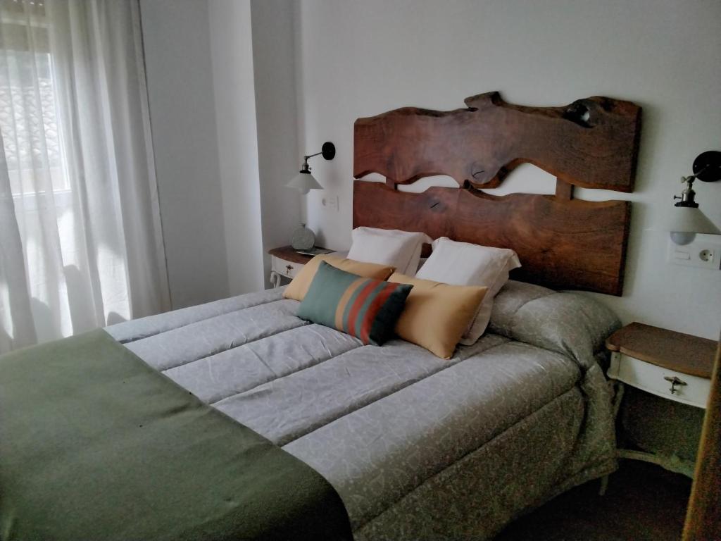 Habitación matrimonio con cama doble - casa rural La Casita en Frías Burgos