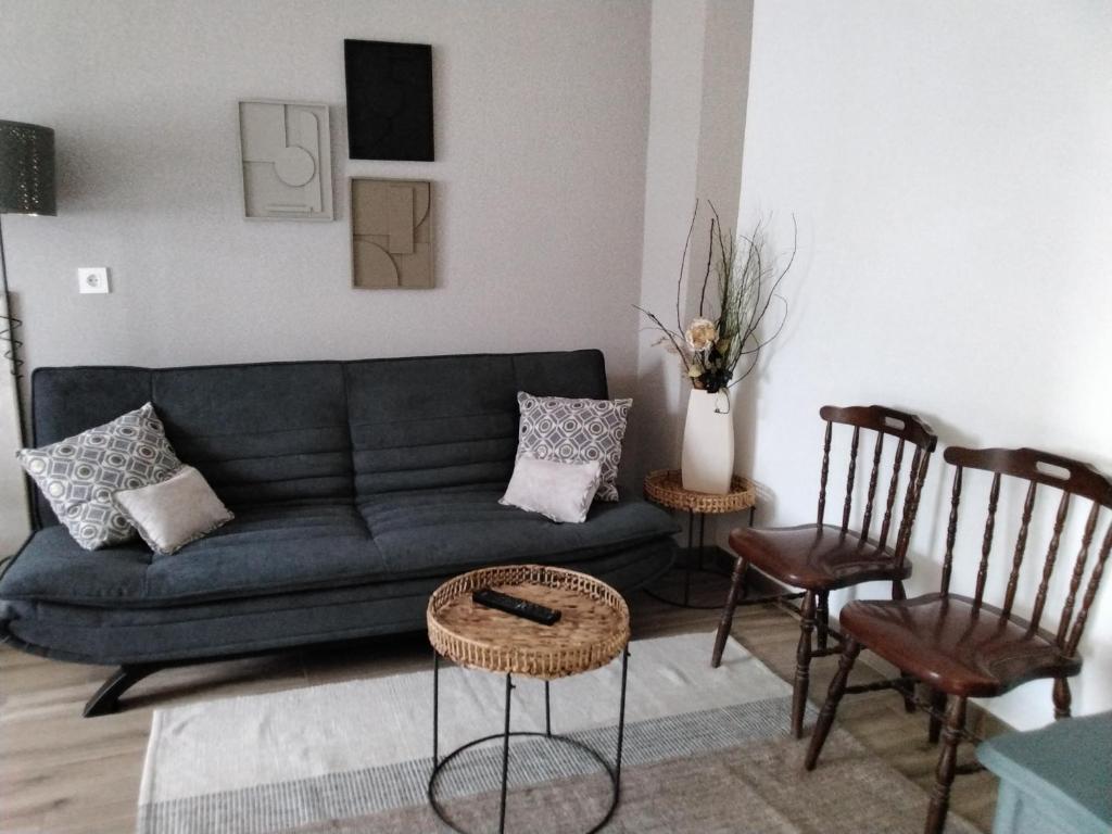 Salón acogedor con chimenea - casa rural La Casita Frías Burgos